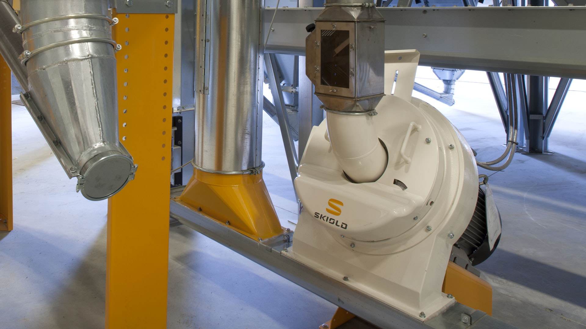 magnetfälla och spannmålskrossar