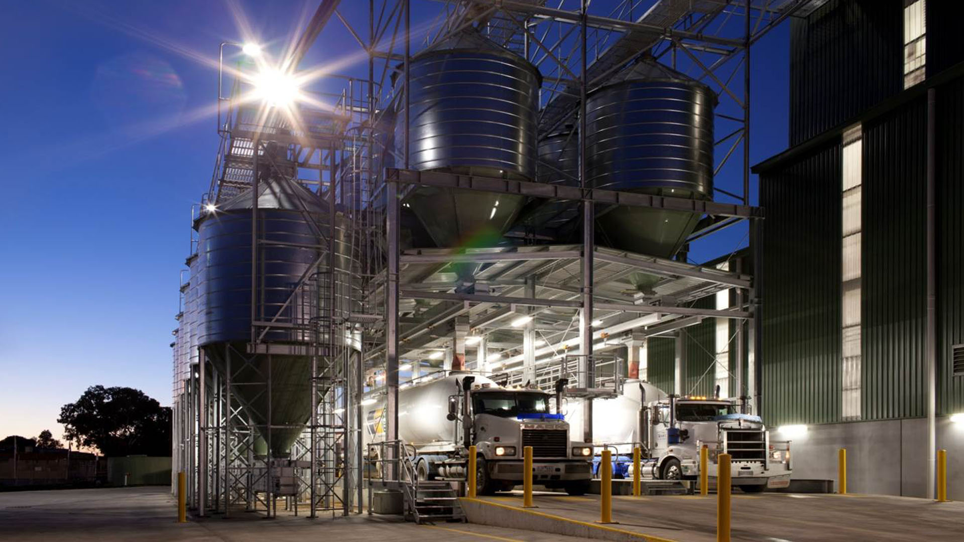 SKIOLD Truck is loaded at night 