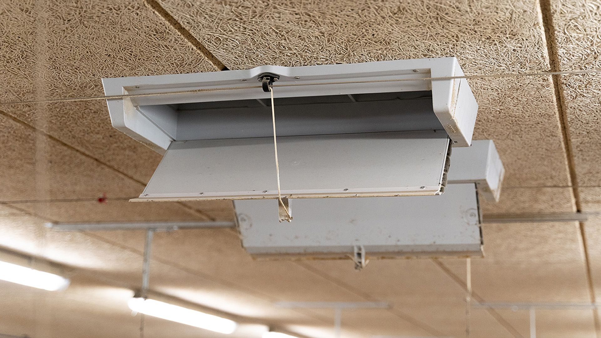 Ceiling inlet for ventilation i pig farms | SKIOLD