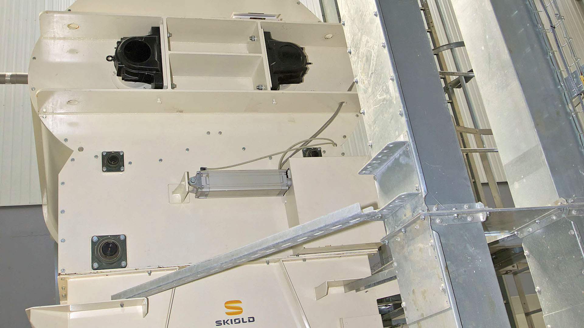 SKIOLD Paddle mixer for mixing of most feed receipies and feed ingredients 